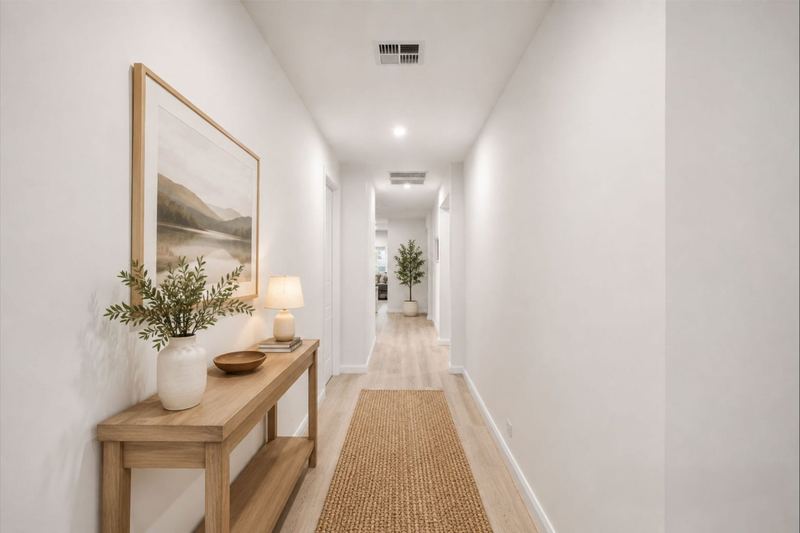 Hallway to the bedrooms